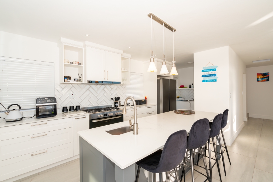 5 Bedroom Property for Sale in Paradise Beach Western Cape